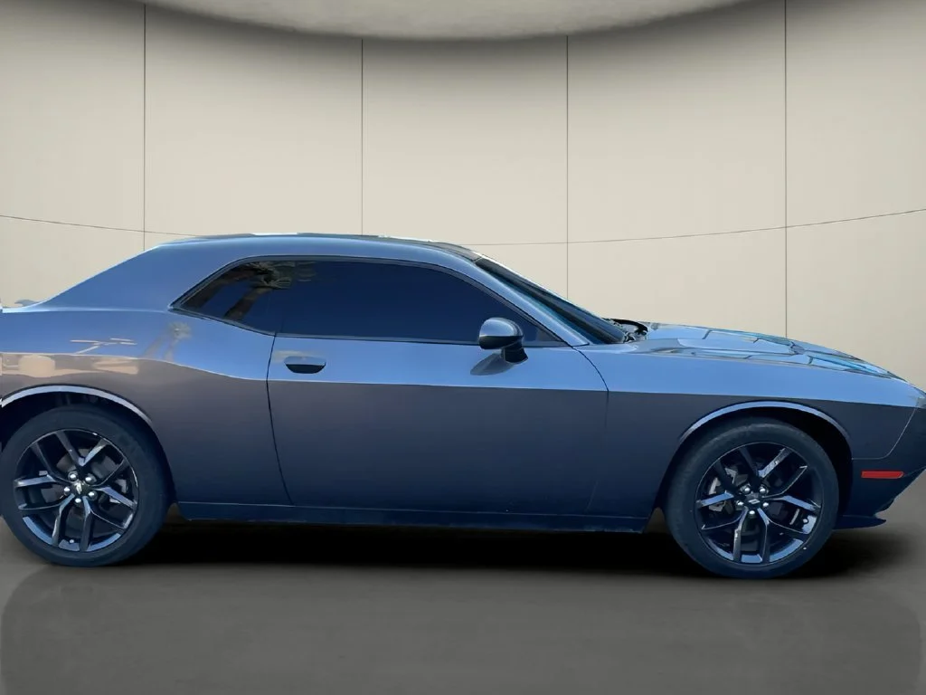 Used 2023 Gray Dodge SXT image 9