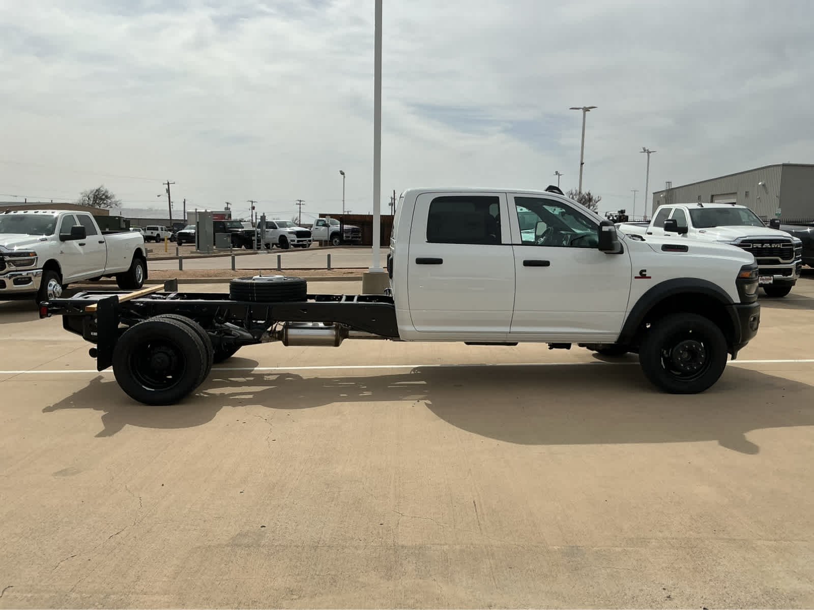 New 2026 Bright White Clear-Coat Exterior Paint RAM Tradesman image 5