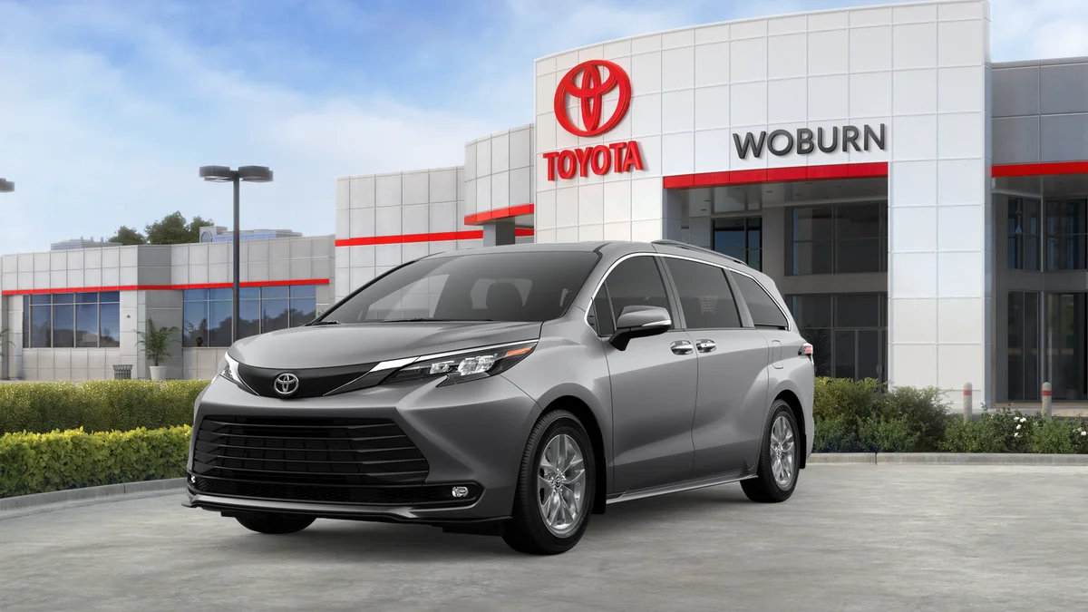 2026 Toyota Sienna XLE 7-Passenger Hybrid AWD's photo
