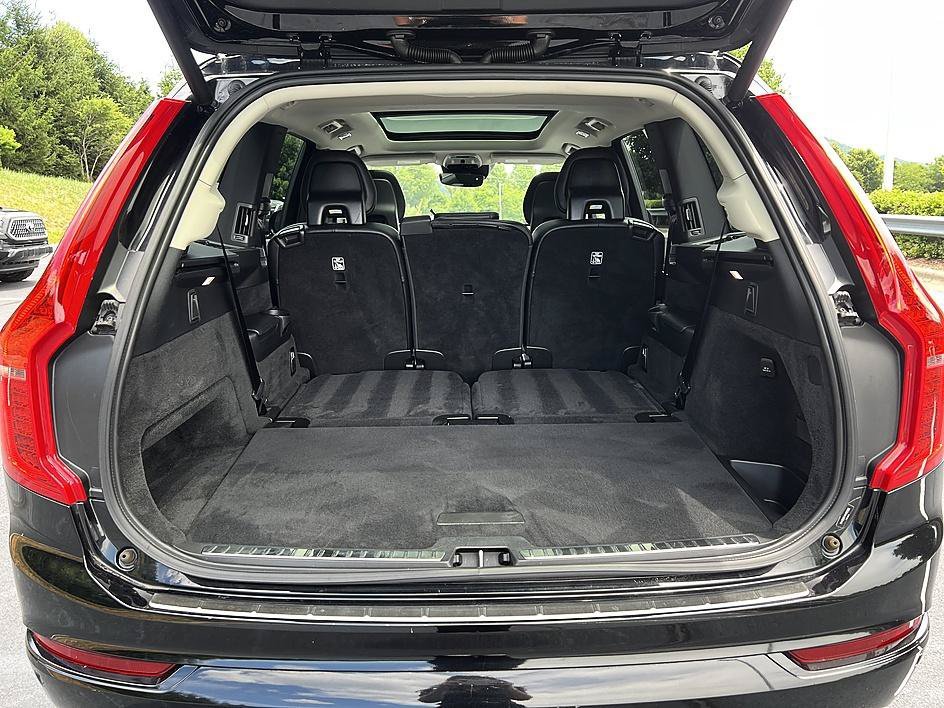 Used 2021 Onyx Black Metallic Volvo Momentum image 23
