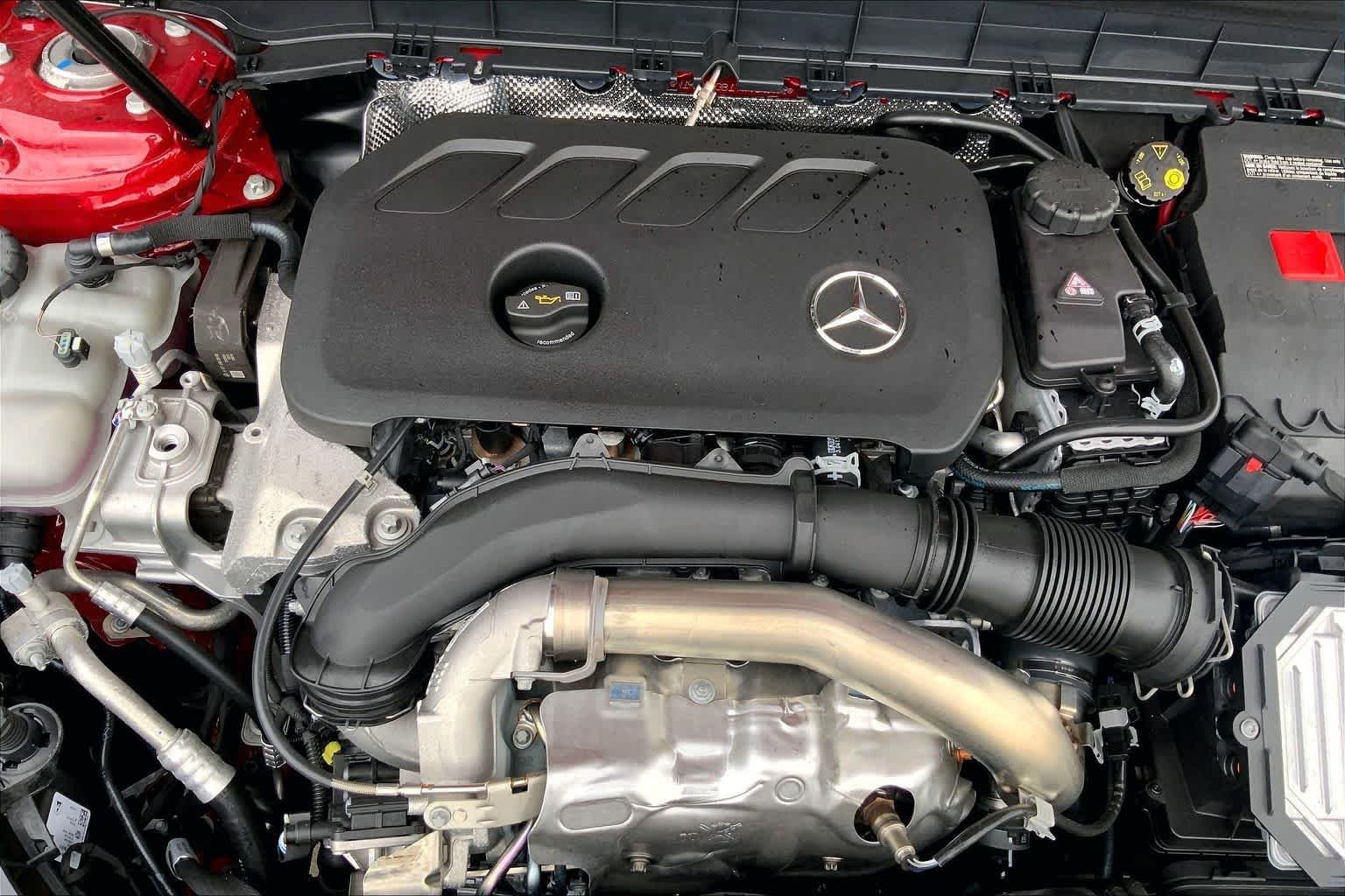 New 2026 MANUFAKTUR Patagonia Red Metallic Mercedes-Benz GLB 250 image 17