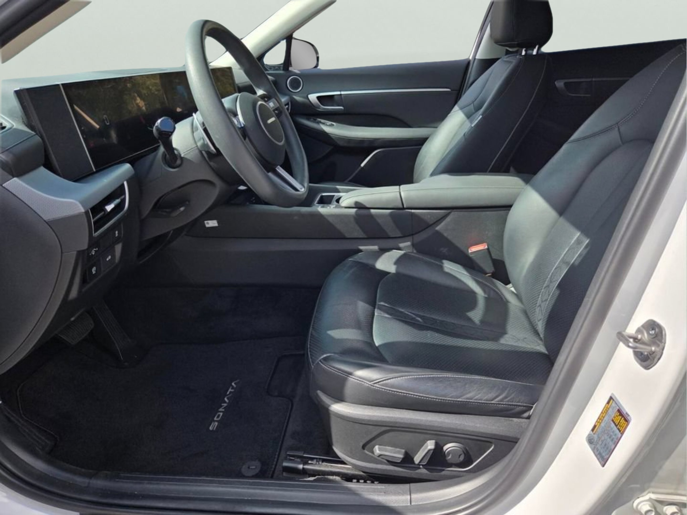 Used 2024 Serenity White Hyundai SEL image 9