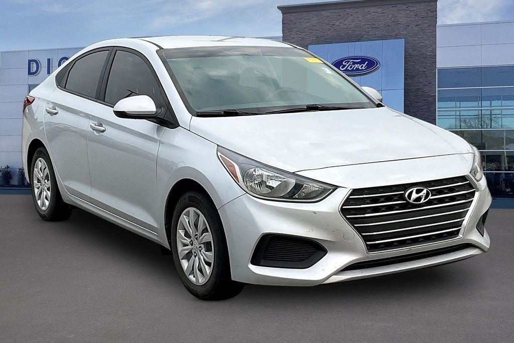 Used 2022 Olympus Silver Metallic Hyundai SE image 1