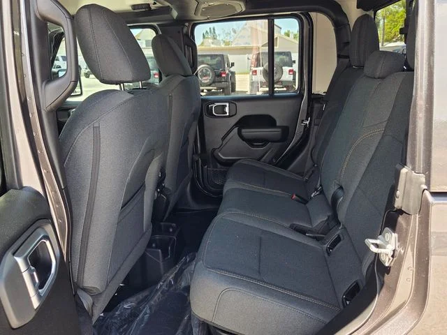 New 2026 Granite Crystal Metallic Clearcoat Jeep Sport S image 15