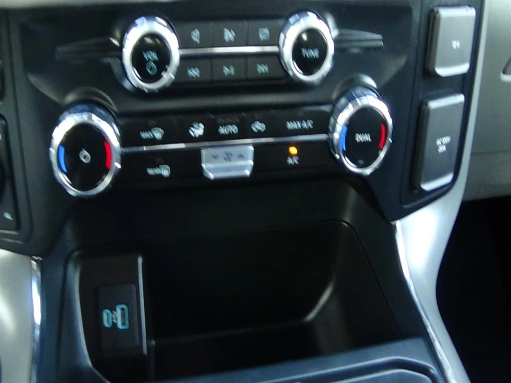Certified Used 2024 Carbonized Gray M7 Ford XLT image 35