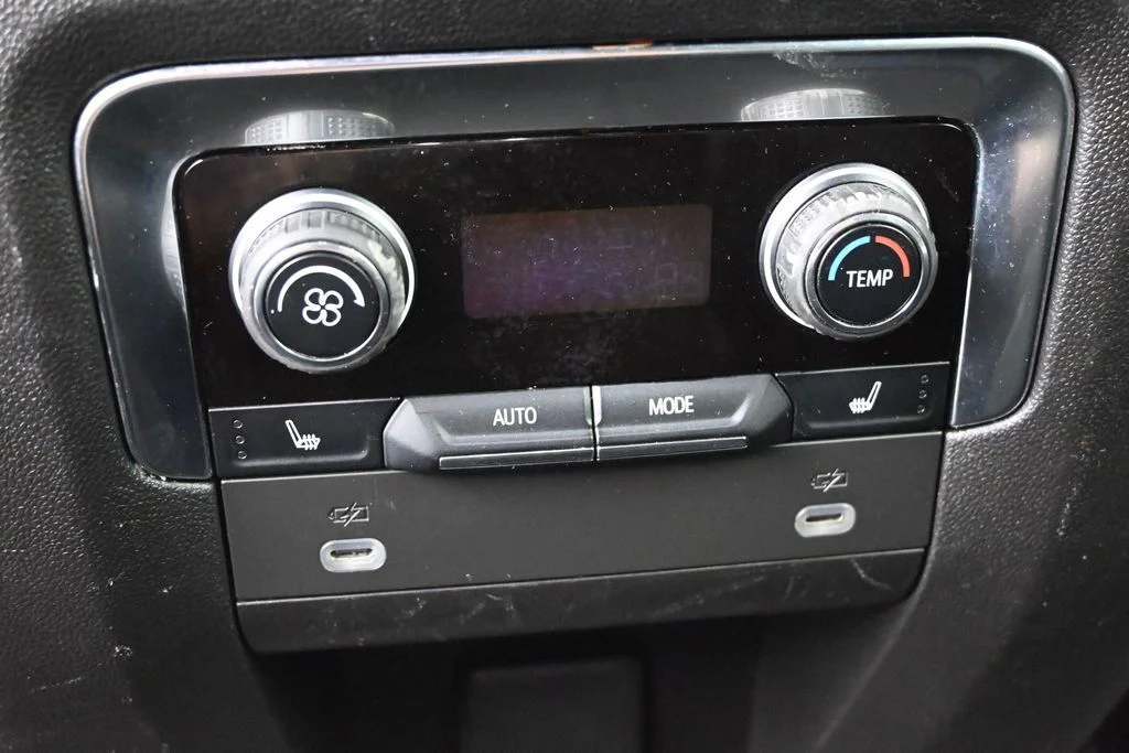 Used 2023 White Chevrolet Premier image 24