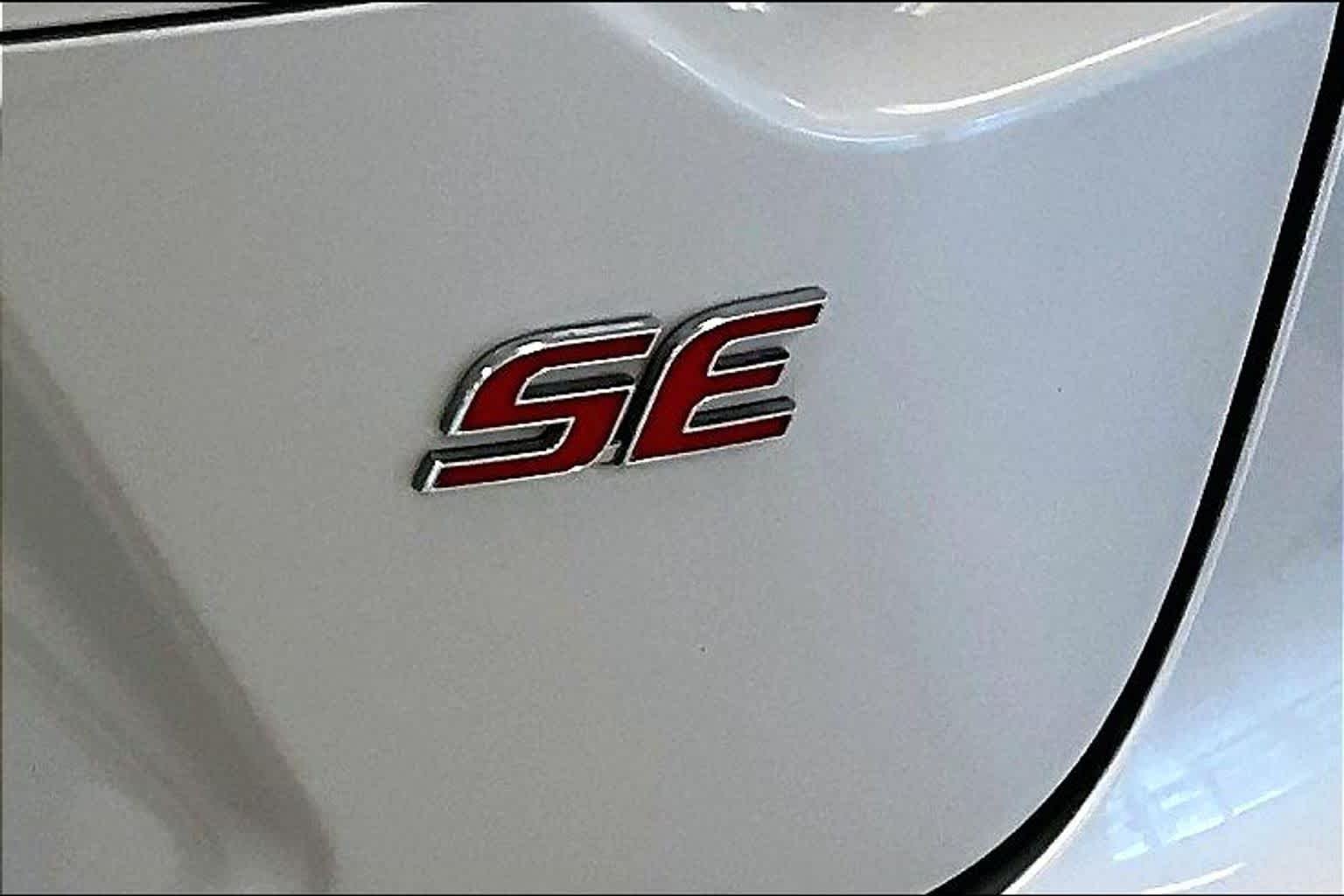 Used 2024 Classic Silver Metallic Toyota SE image 9