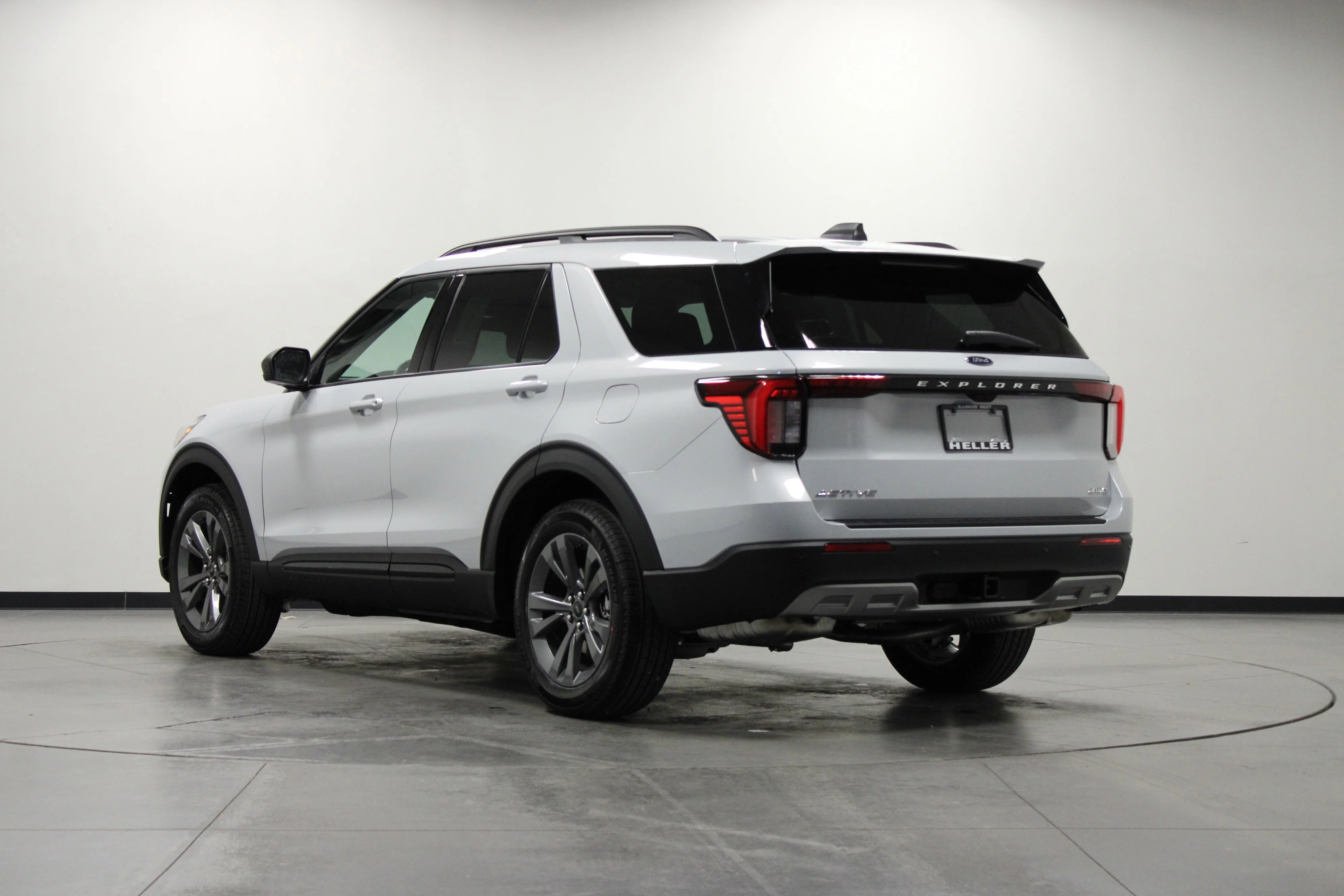 New 2026 Space White Metallic Ford Active image 6