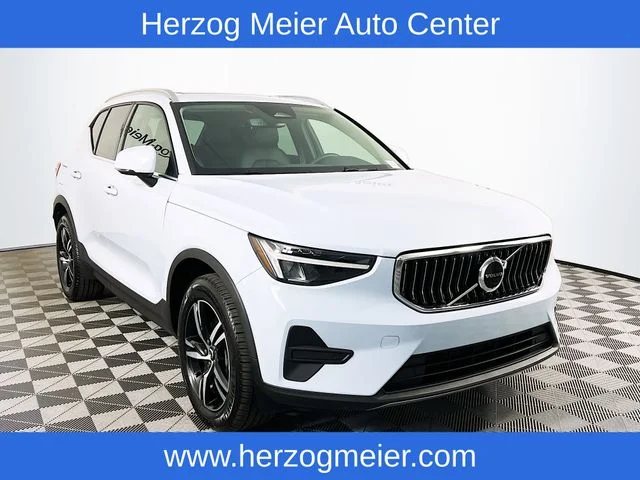 2025 Volvo XC40 B5 Core Bright AWD's photo