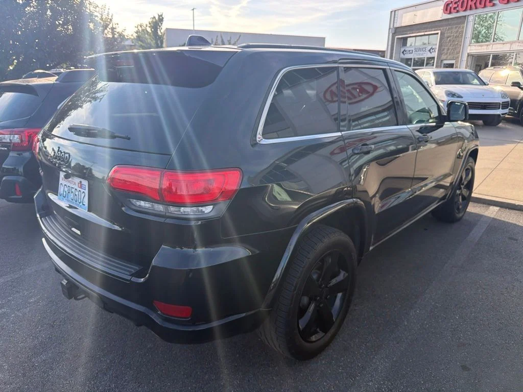 Used 2015 Black Jeep Altitude image 3