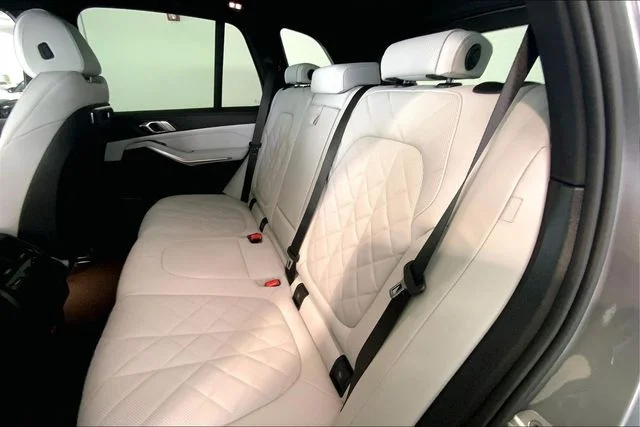 New 2026 Skyscraper Grey Metallic BMW sDrive40i image 10