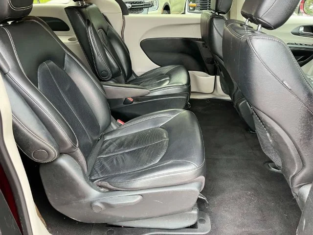 Certified Used 2022 Velvet Chrysler Touring L image 22