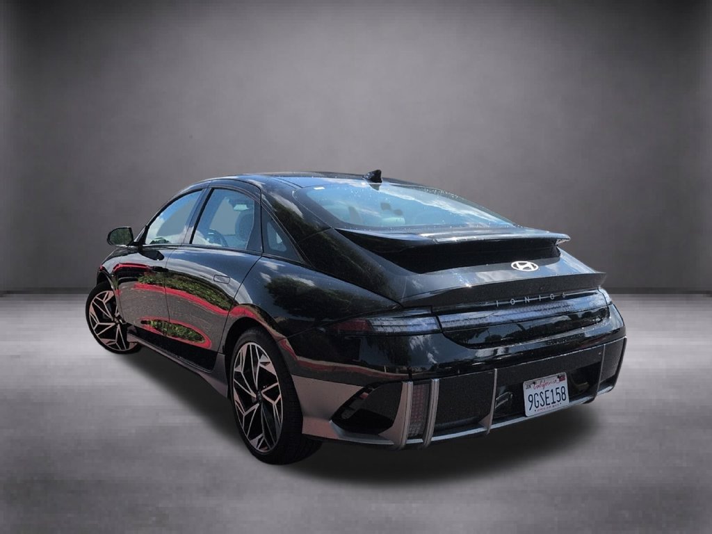 Used 2023 Black Hyundai Limited image 6