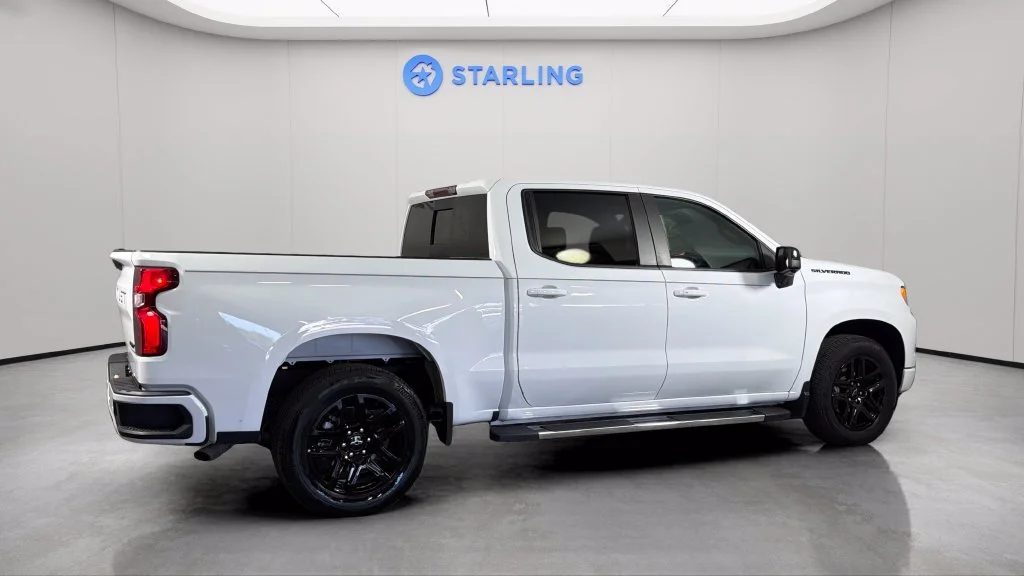 Used 2023 SUMMIT WHITE Chevrolet RST image 10