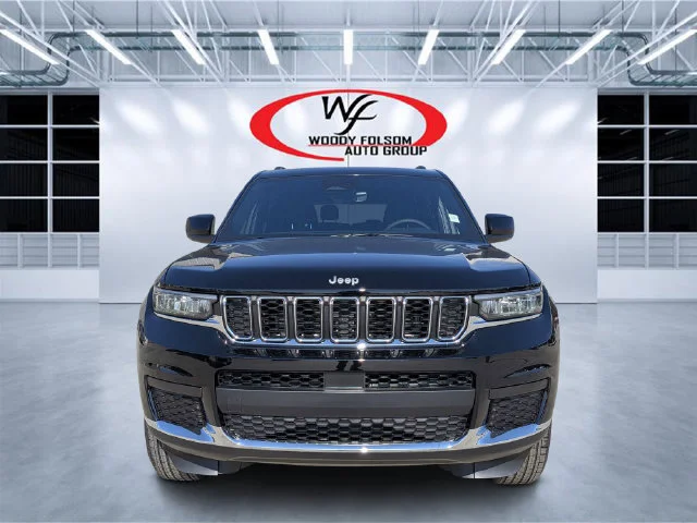 New 2027 Black Jeep Laredo image 8
