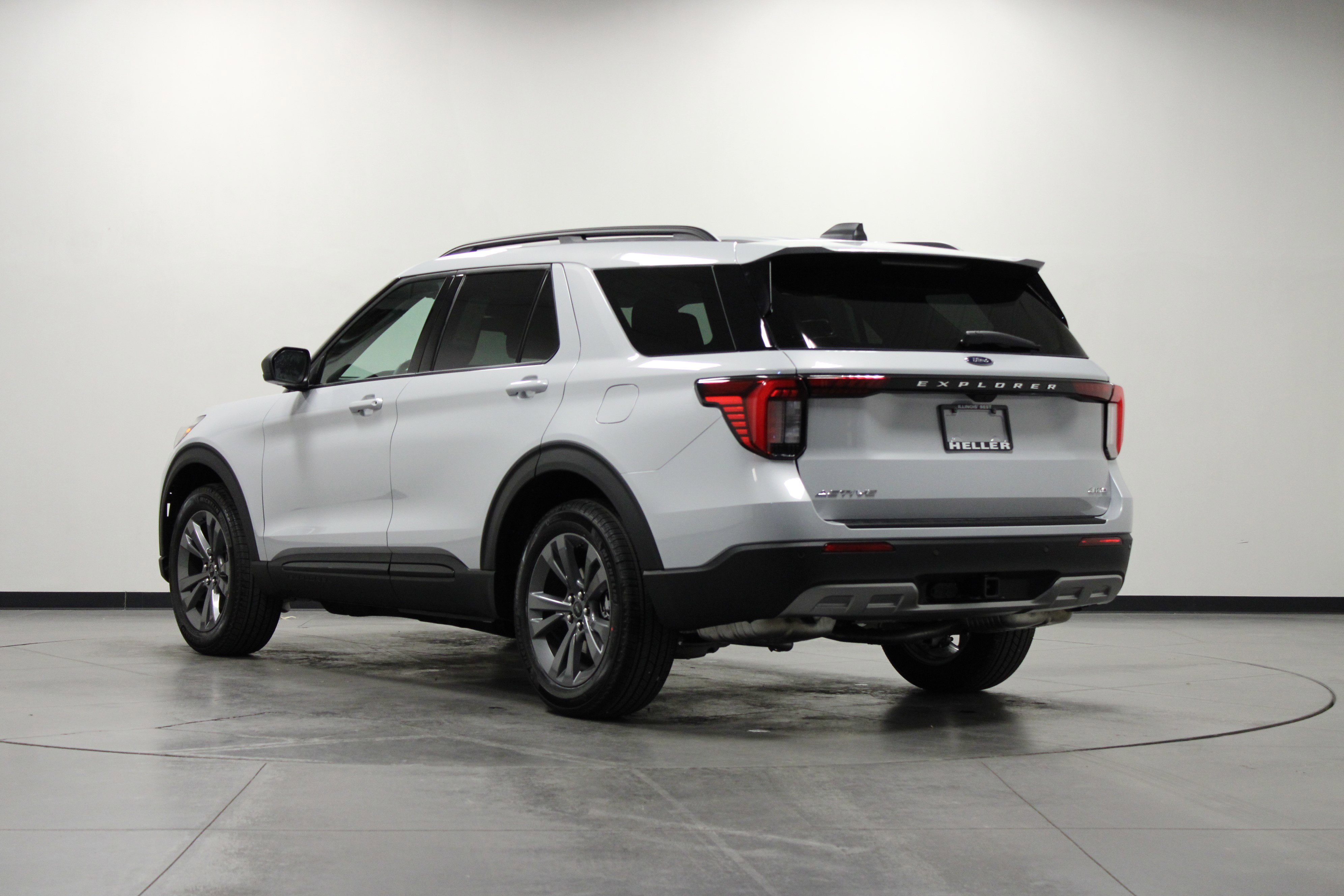 New 2026 Space White Metallic Ford Active image 6