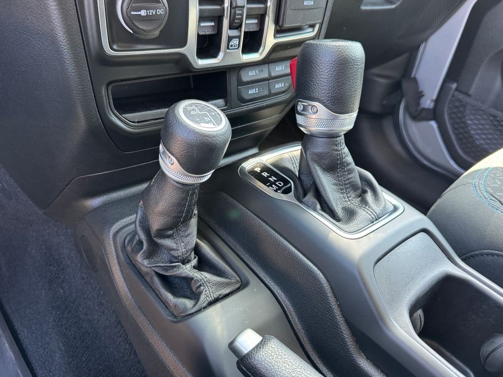Used 2021 Silver Jeep Unlimited Sport image 12