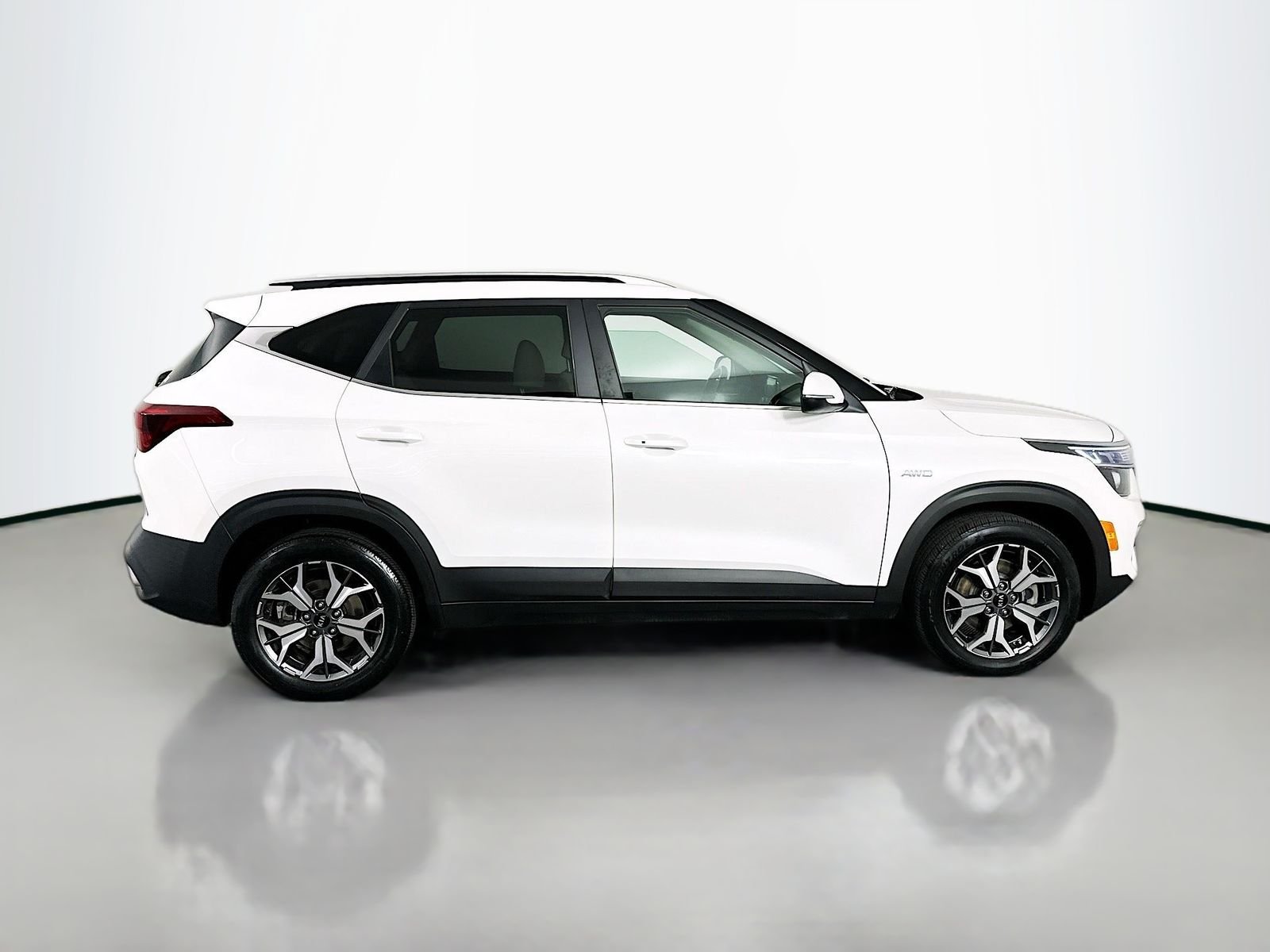 Used 2021 Snow White Pearl Kia EX image 8