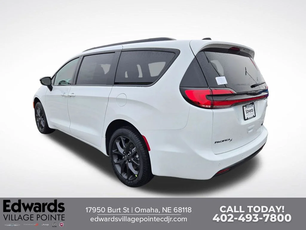 New 2026 White Chrysler Limited image 5