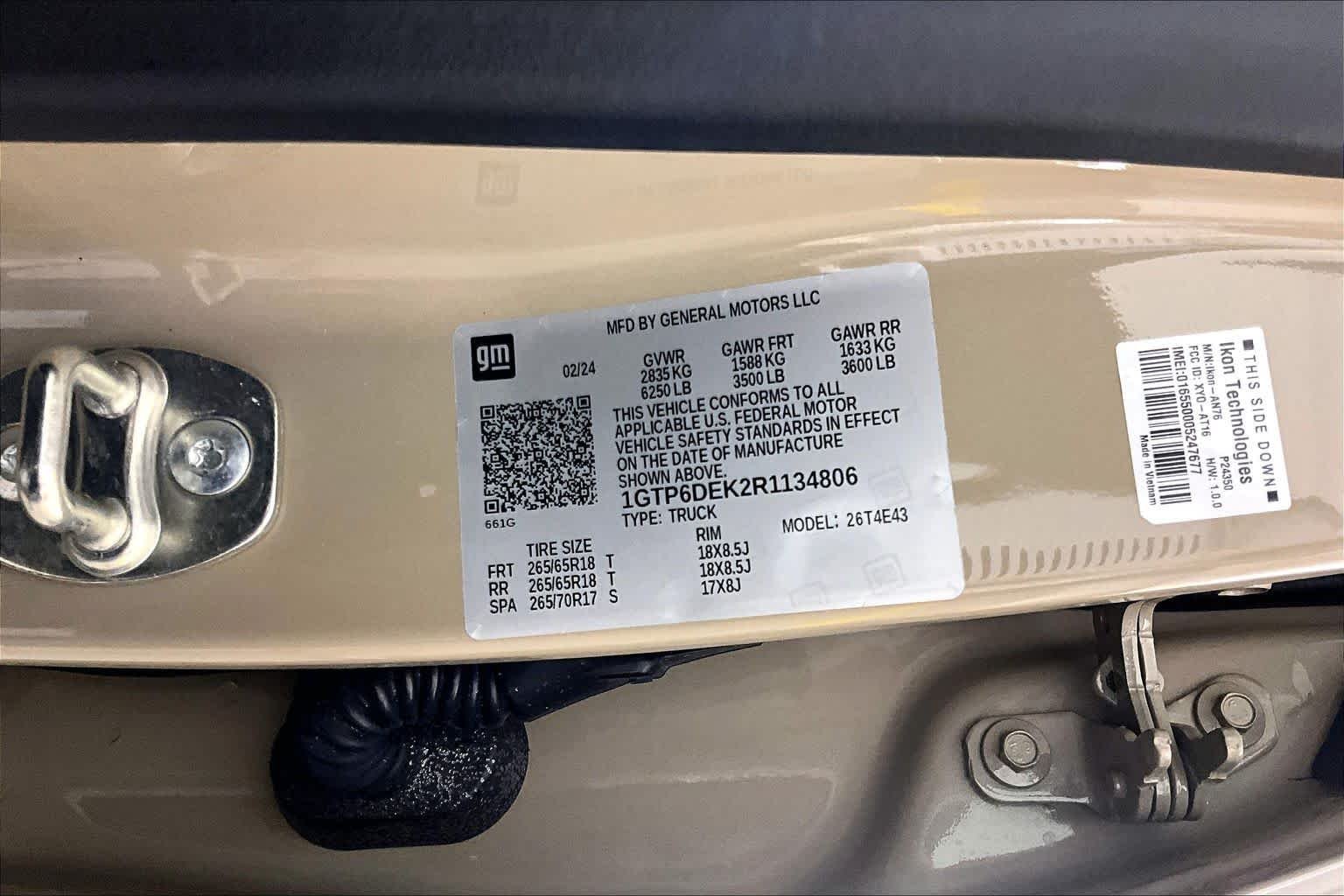 Used 2024 Desert Sand Metallic GMC 4WD AT4 image 30