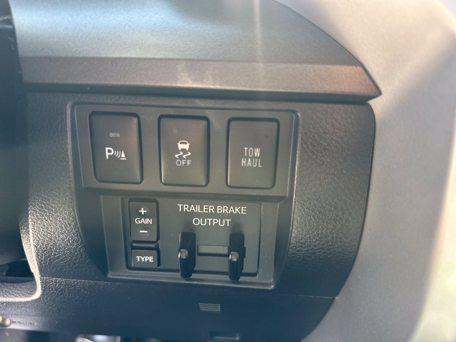 Used 2016 Magnetic Gray Metallic Toyota SR5 image 19