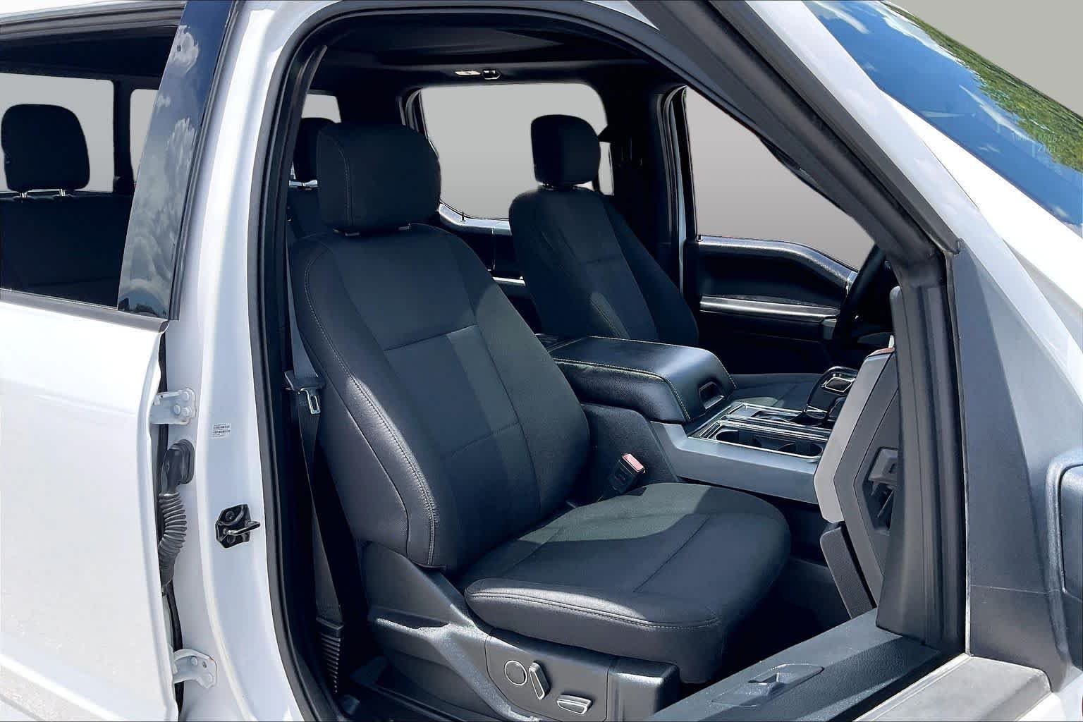Used 2018 Oxford White Ford XLT image 9