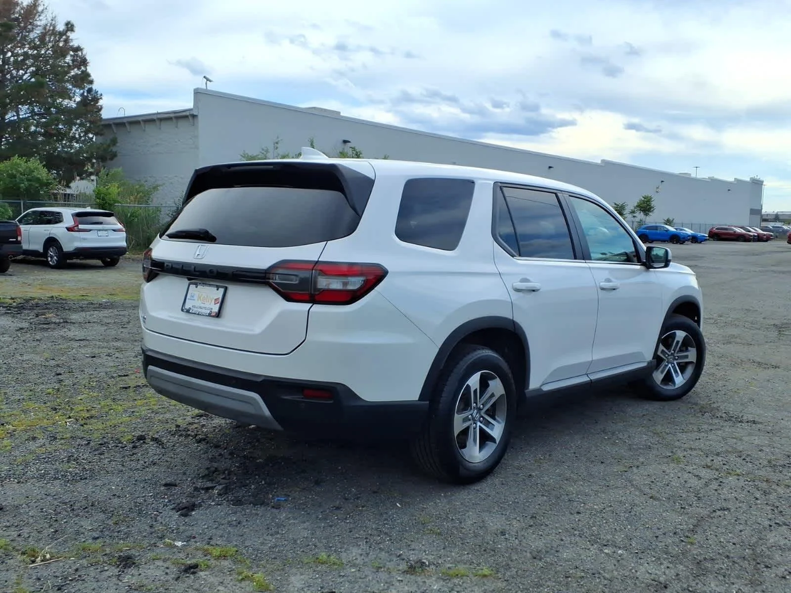 Certified Used 2025 Platinum White Pearl Honda EX-L image 5