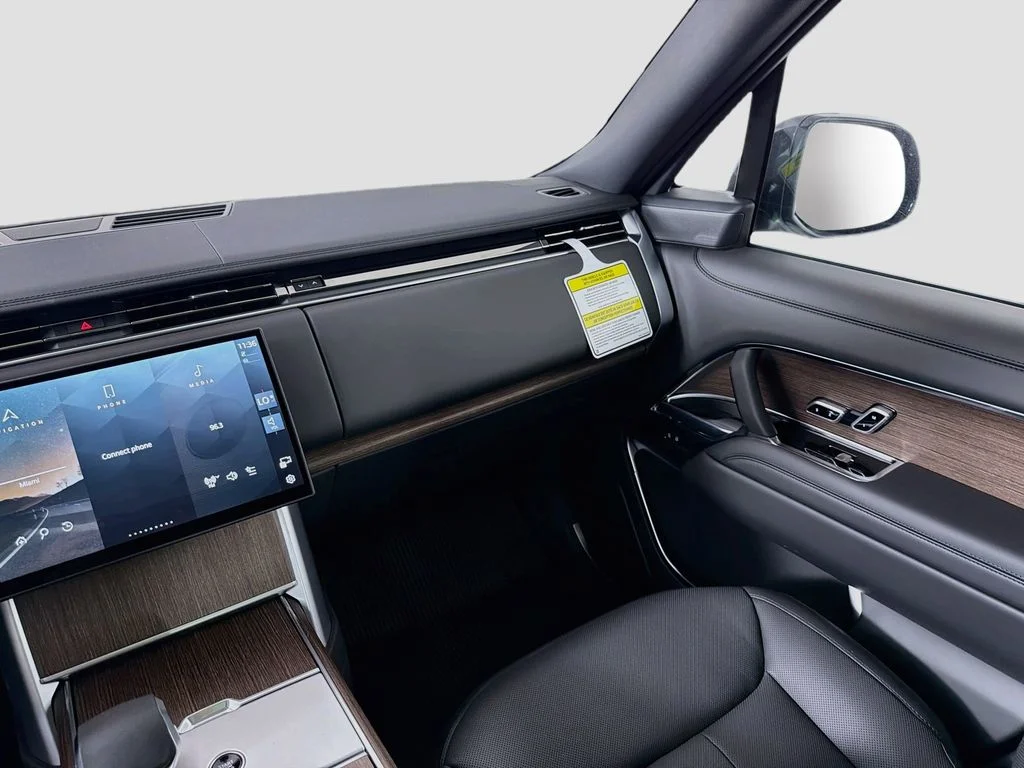 New 2026 Eiger Grey Land Rover SE image 25