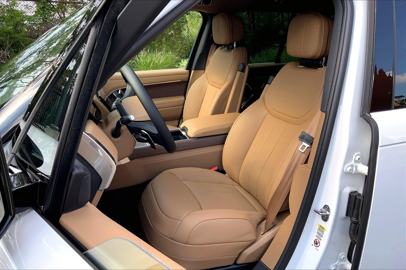 New 2026 Fuji White LAND ROVER SE image 9