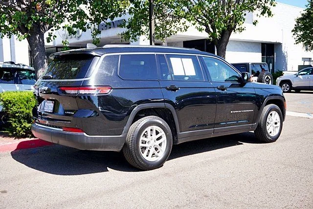 Used 2023 Black Jeep Laredo image 7