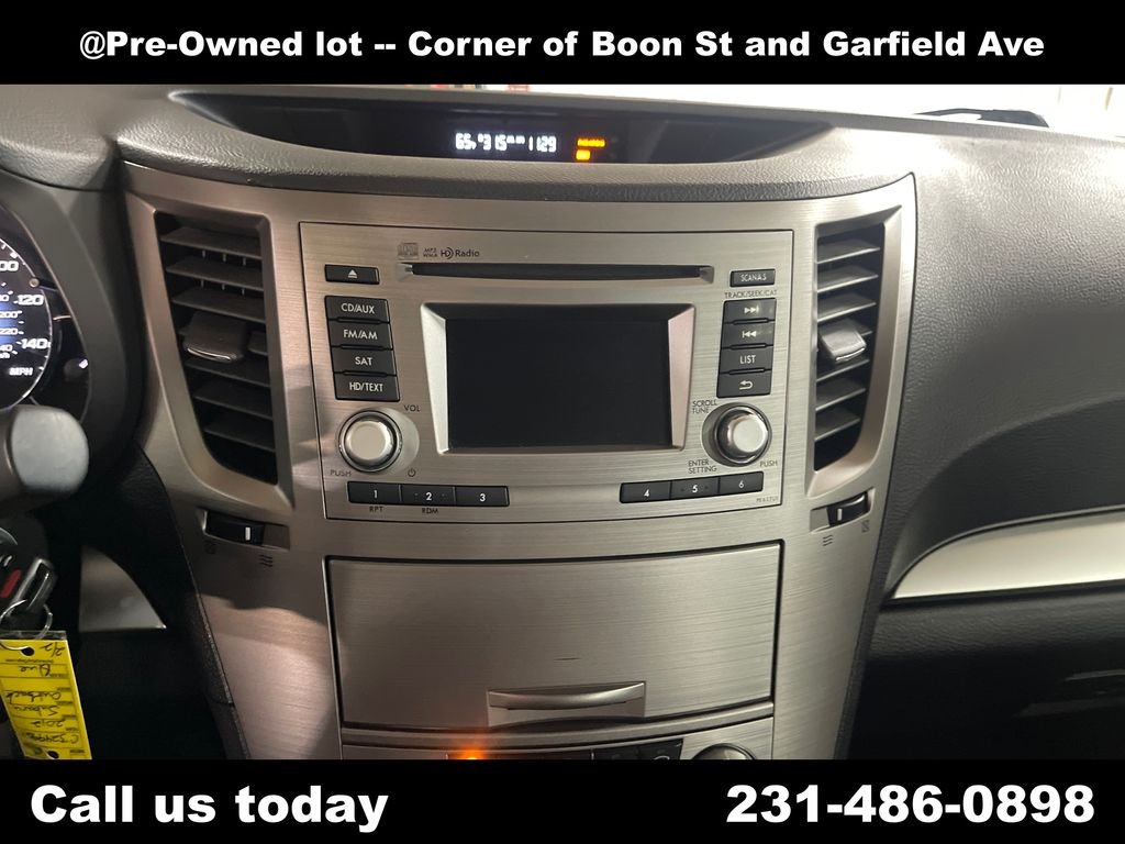 Used 2012  Subaru 2.5i Premium image 18