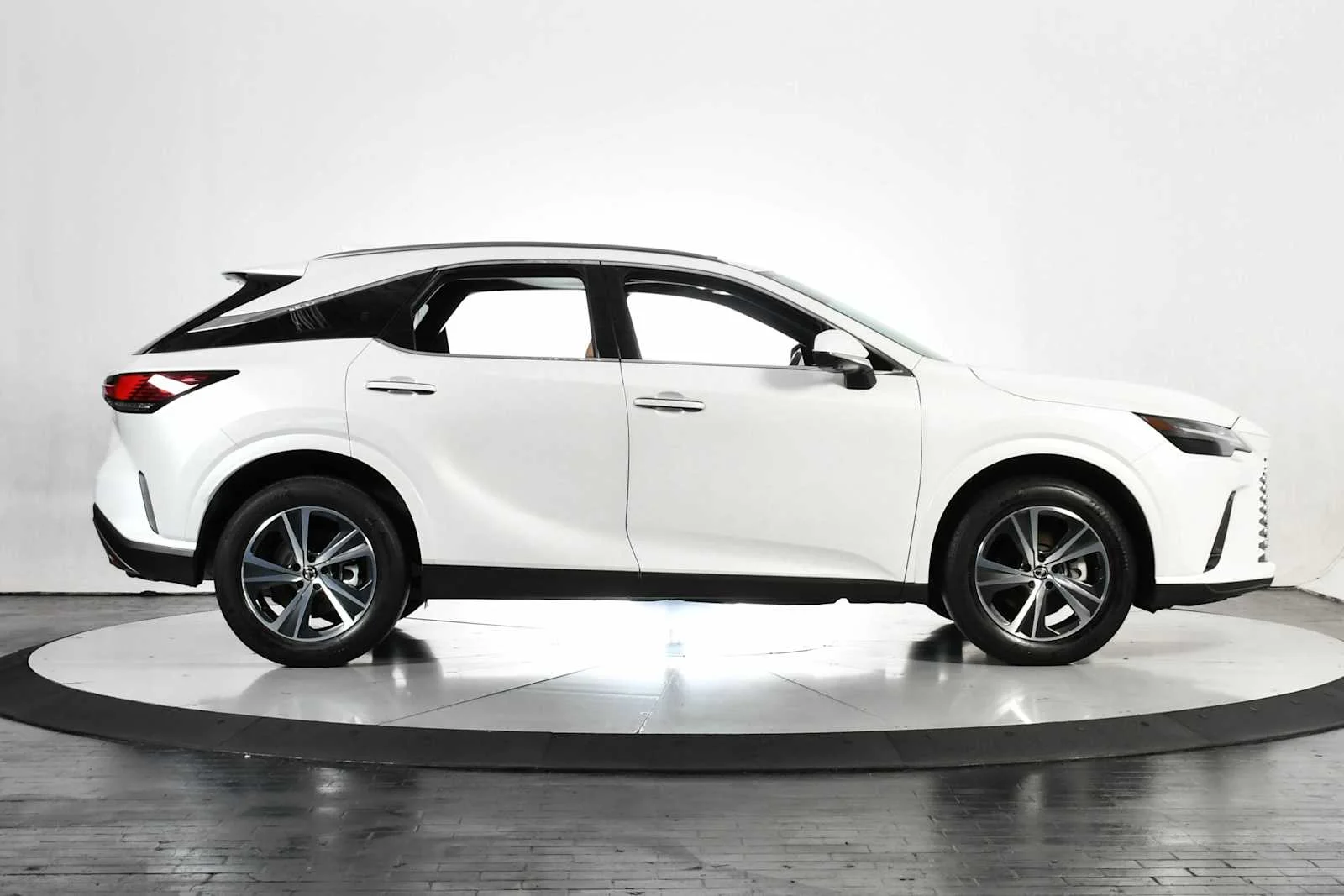 Used 2025 Eminent White Pearl Lexus Premium image 8