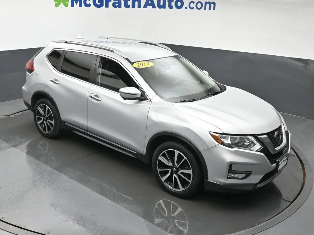 Used 2019 Silver Nissan SL image 3