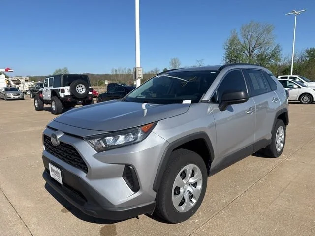 2019 Toyota RAV4 LE - Photo 7