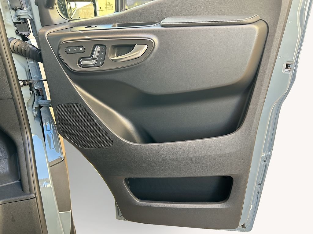 New 2026  Mercedes-Benz Cargo 170 WB image 23