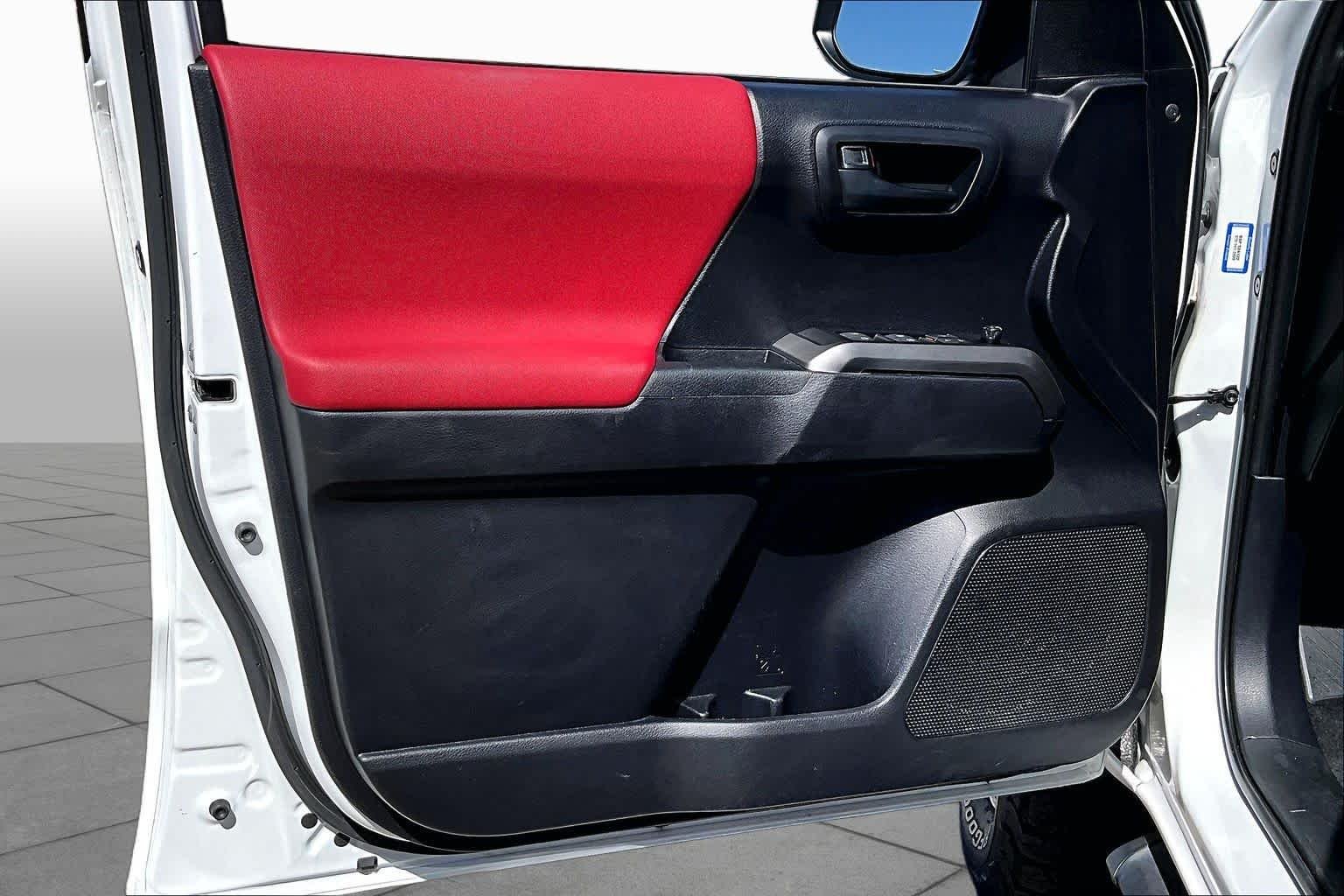 Used 2020 Super White Toyota SR5 image 22