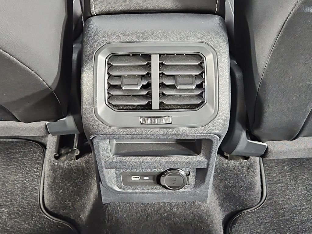 2023 Volkswagen Tiguan SE - Photo 24