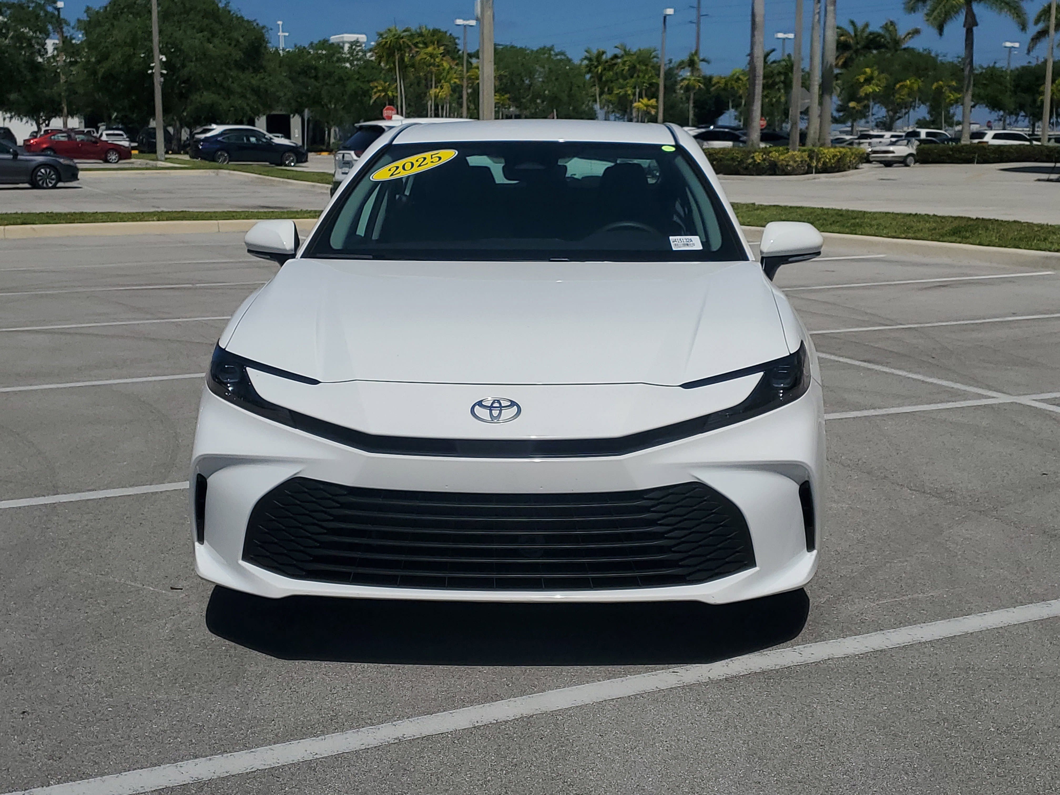 Used 2025 Ice Toyota LE image 8