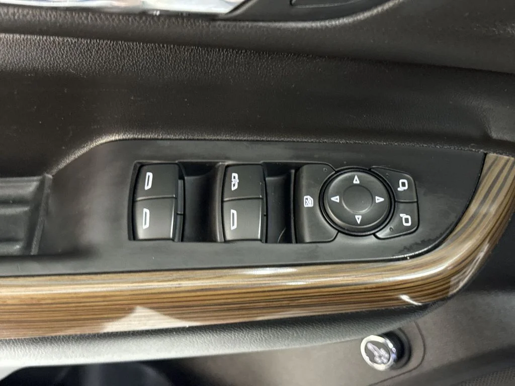Used 2019 Ebony Twilight Metallic GMC SLE-2 image 15
