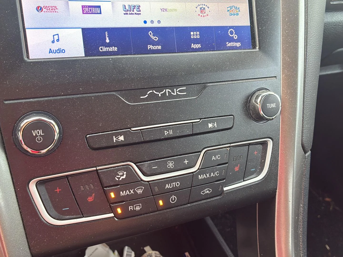 Used 2020 Magnetic Ford SE image 5