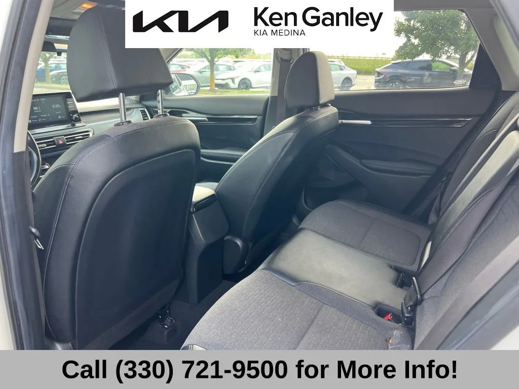 Used 2021 White Kia S image 46