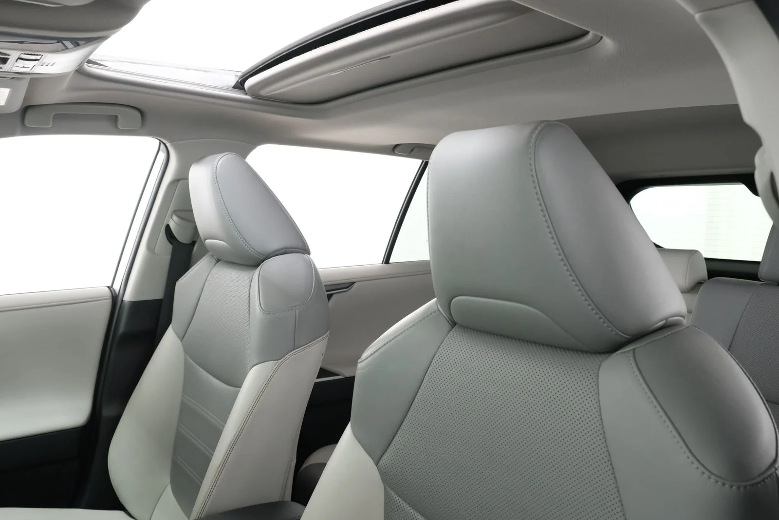 Used 2019 Silver Toyota Limited image 29
