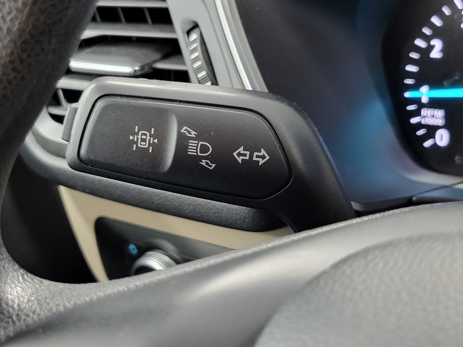 Used 2020  Ford SE image 16