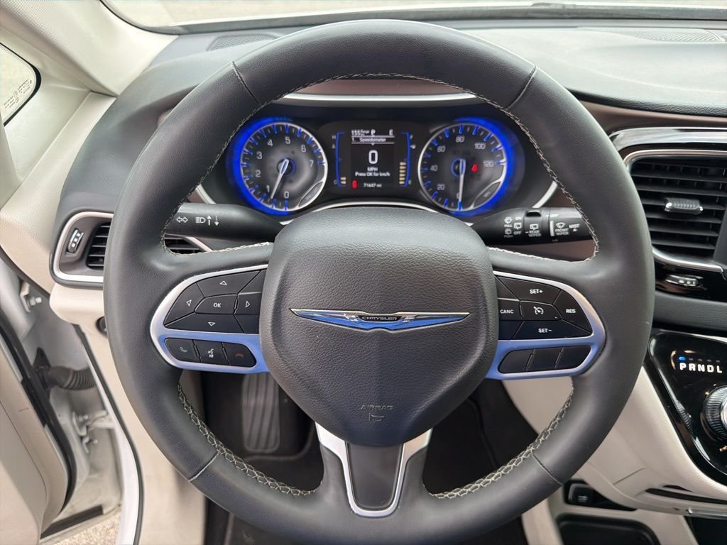 Used 2023 White Chrysler LX image 12