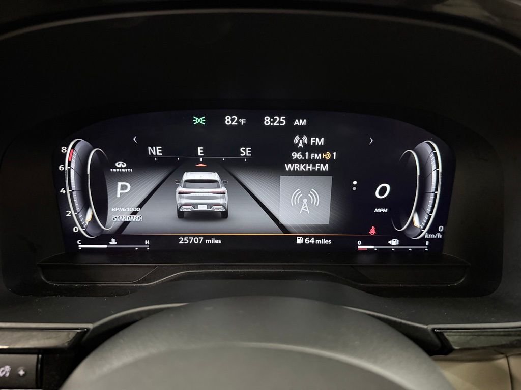 Used 2023 White INFINITI LUXE image 13