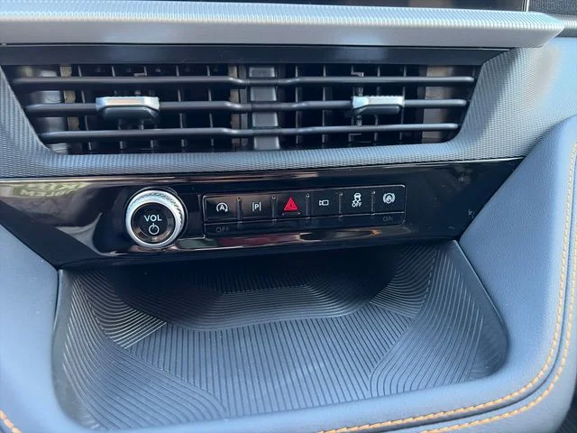 New 2026 Carbonized Gray Metallic Ford Tremor® image 19