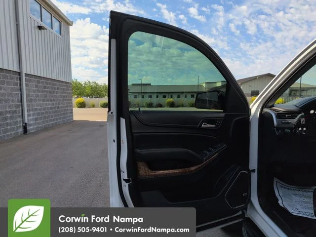 Used 2019 Summit White Chevrolet  image 10
