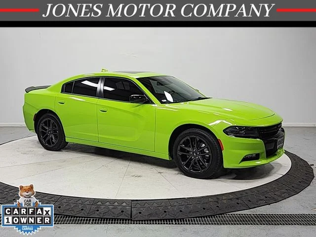 Used 2023 Green Dodge SXT image 1