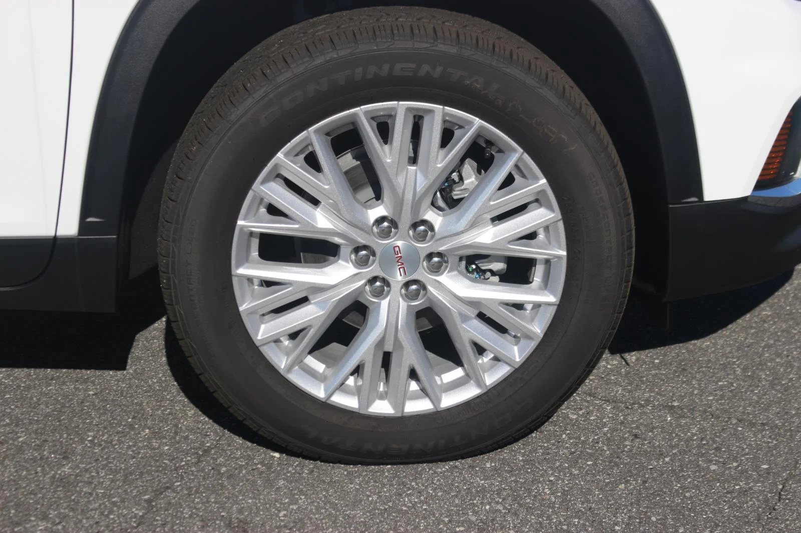 New 2025 Summit White GMC Elevation image 9