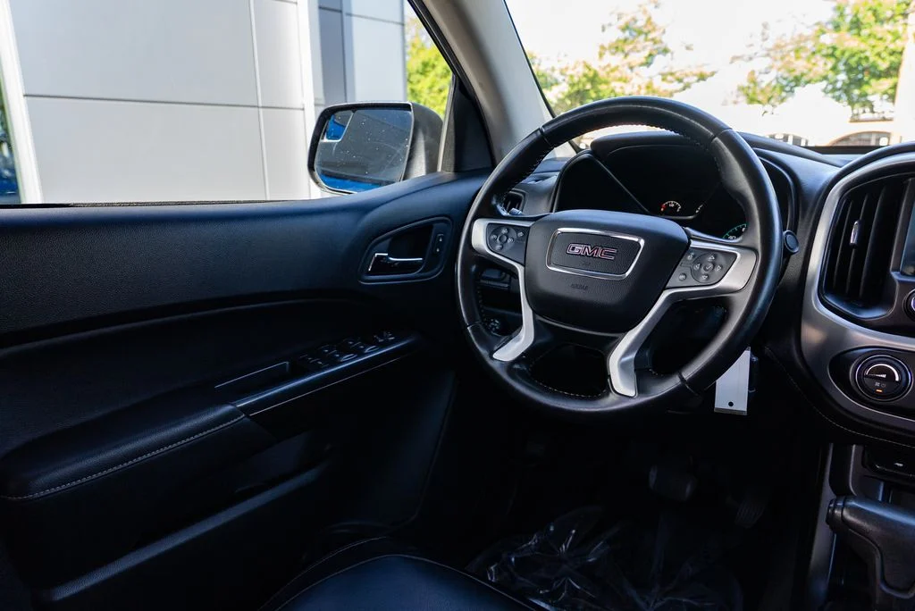 Used 2021 Blue GMC Elevation image 12